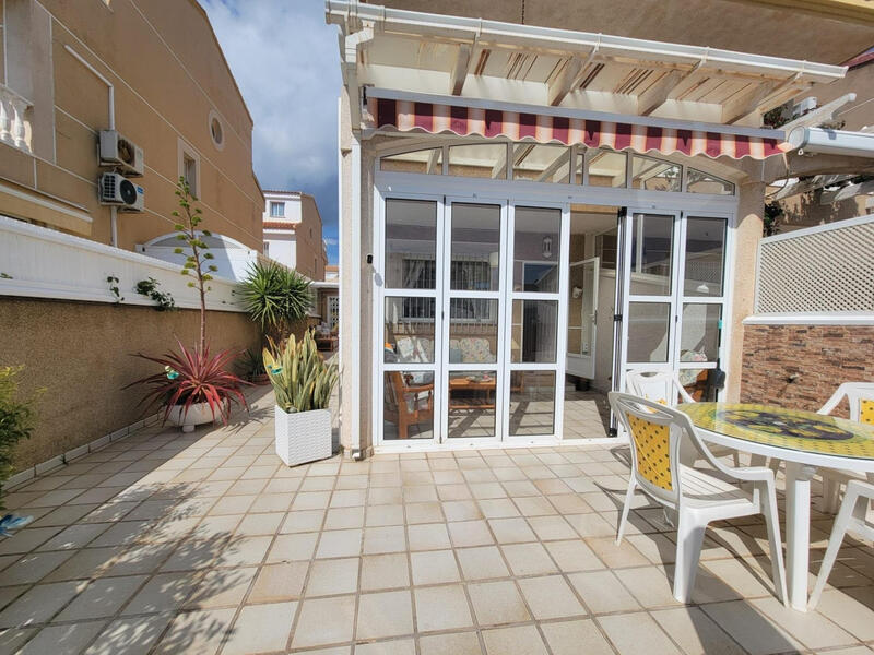 4 bedroom Townhouse for sale