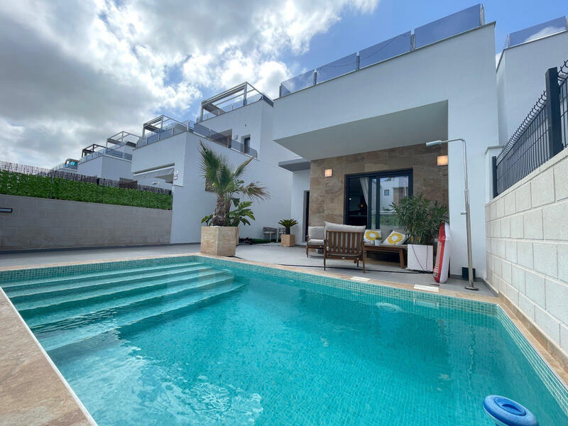 Villa for sale in Benijófar, Alicante