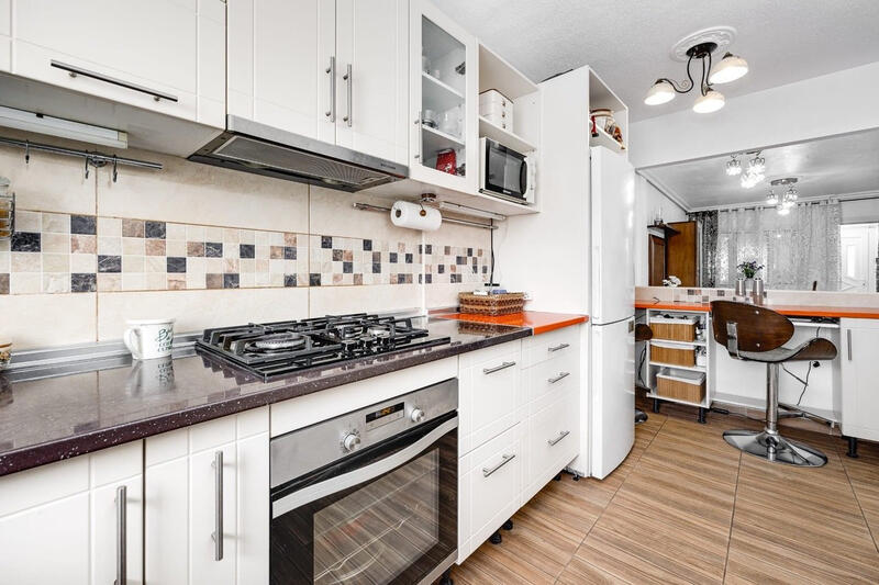 3 slaapkamer Gezinswoning Te koop