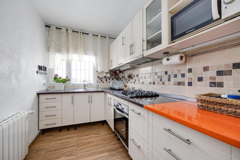 3 спальная комната городская тюрьма продается