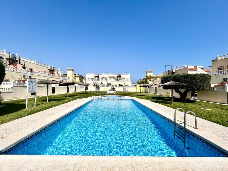 3 спальная комната городская тюрьма продается