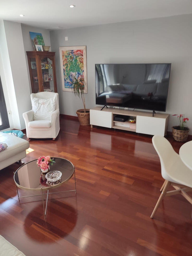 4 bedroom Apartment for sale