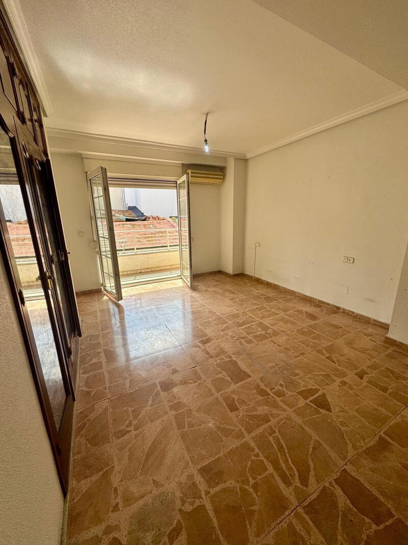 5 bedroom Apartment for sale