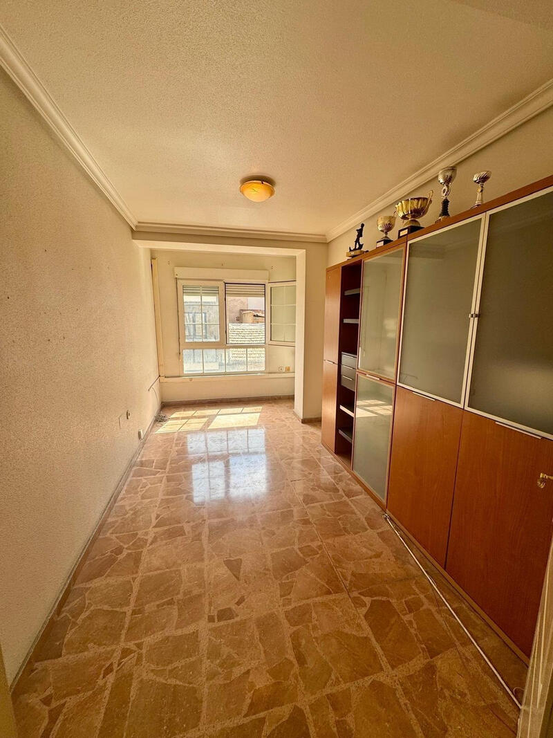 5 bedroom Apartment for sale