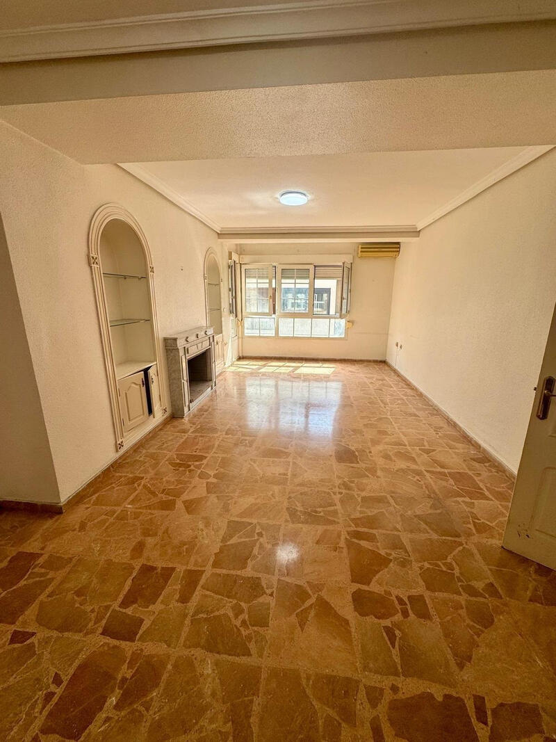 5 bedroom Apartment for sale