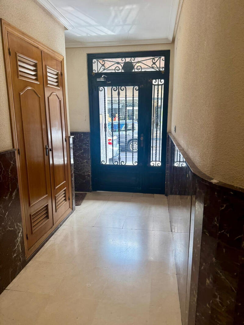 5 bedroom Apartment for sale