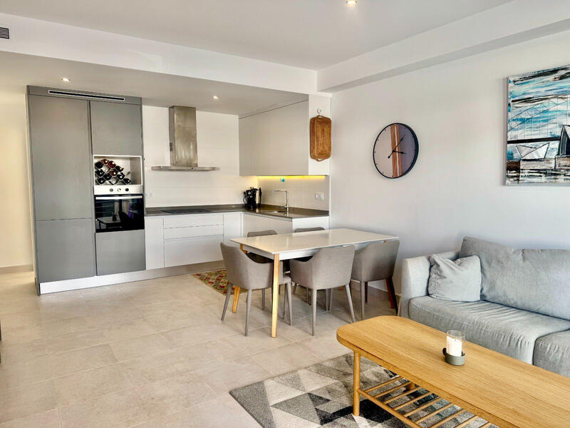 3 спальная комната городская тюрьма продается