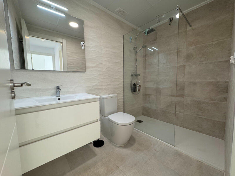 3 спальная комната городская тюрьма продается