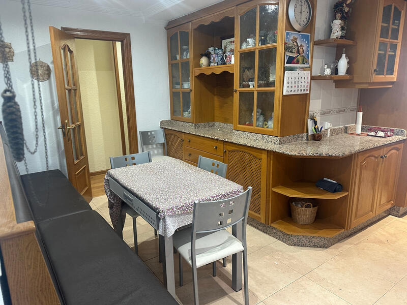 4 bedroom Apartment for sale