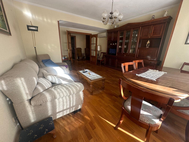 4 bedroom Apartment for sale