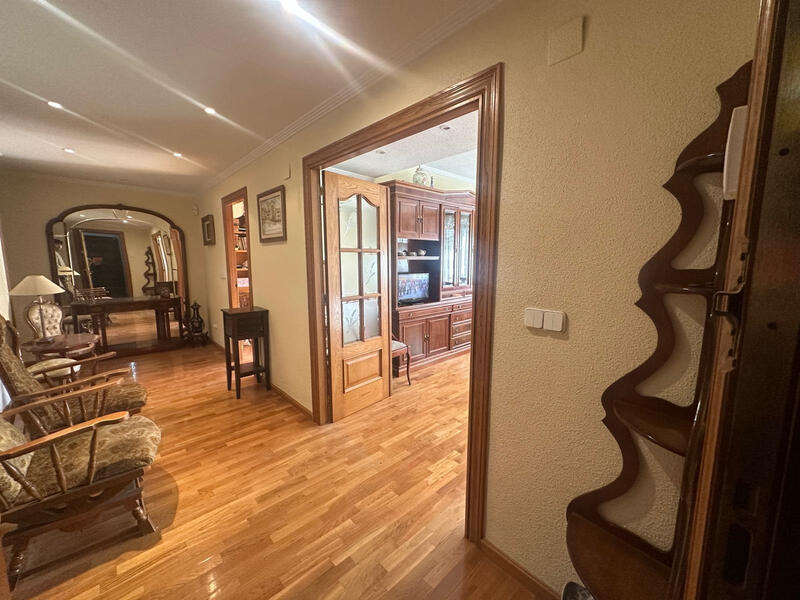 4 bedroom Apartment for sale