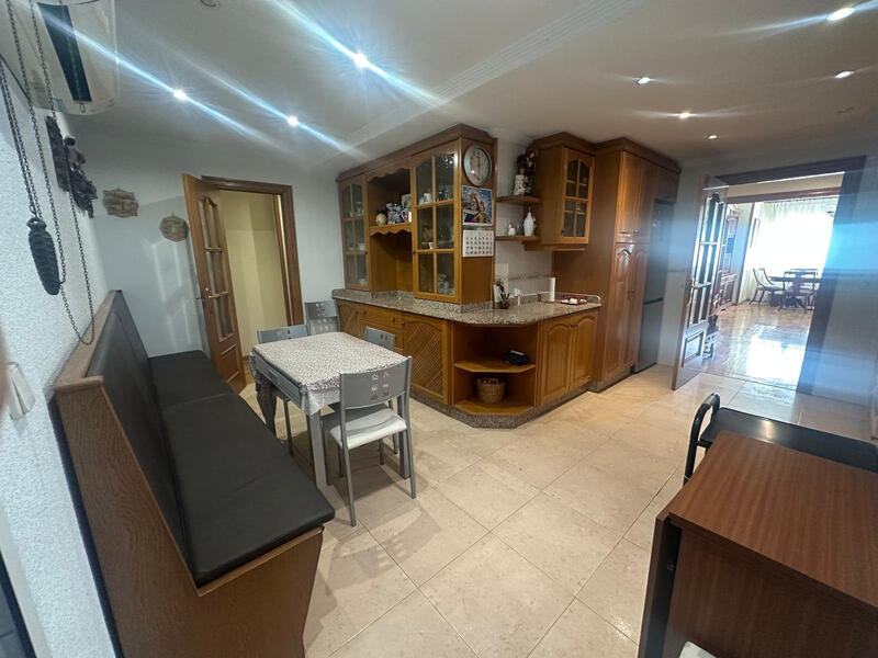 4 bedroom Apartment for sale