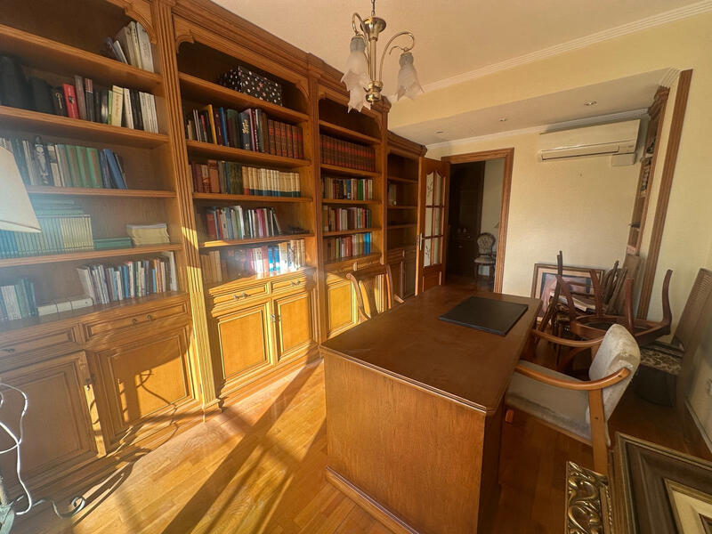 4 bedroom Apartment for sale