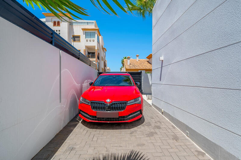 4 спальная комната вилла продается