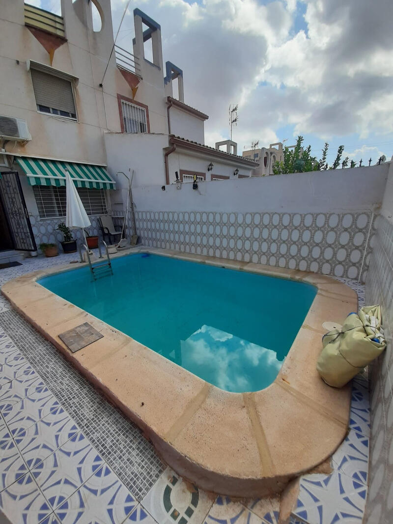 4 slaapkamer Gezinswoning Te koop