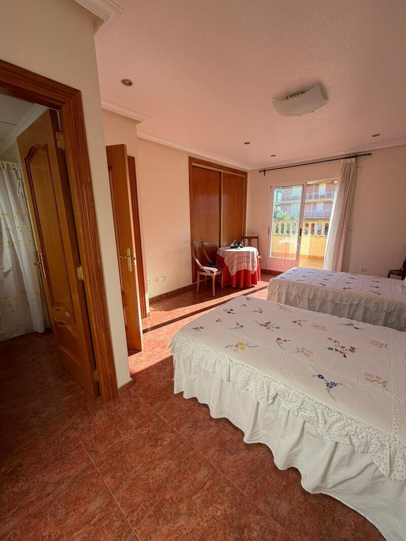 3 sovrum Radhus till salu