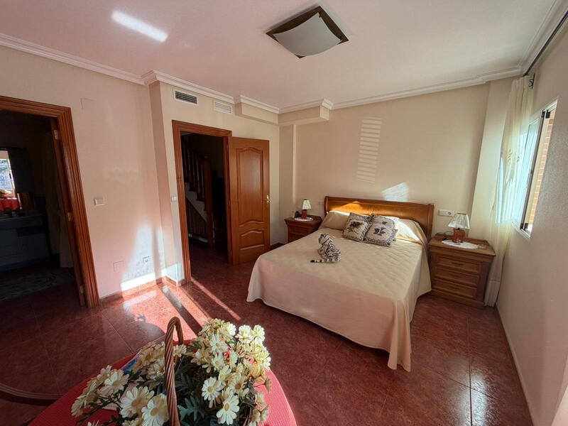 3 sovrum Radhus till salu