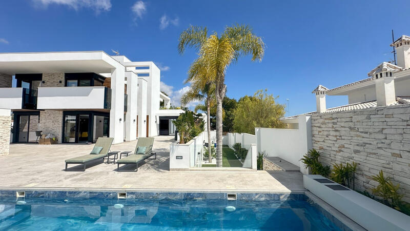 4 slaapkamer Villa Te koop