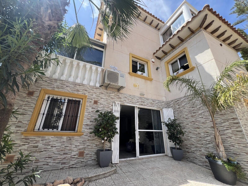 4 Cuarto Villa en venta