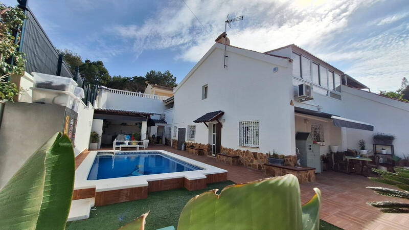 4 Cuarto Villa en venta