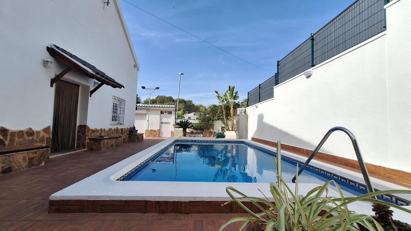 4 Cuarto Villa en venta