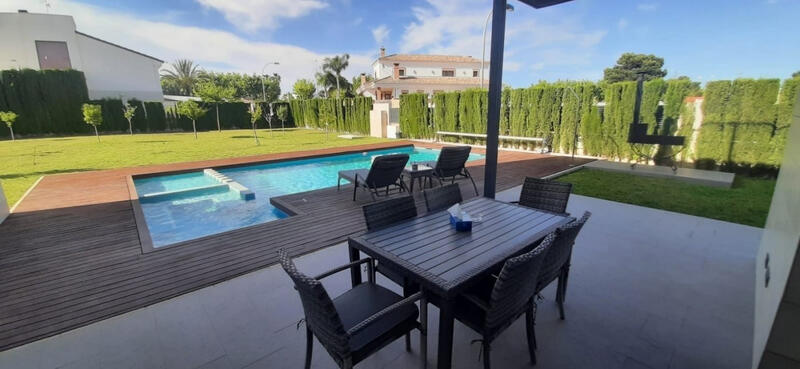 4 Cuarto Villa en venta