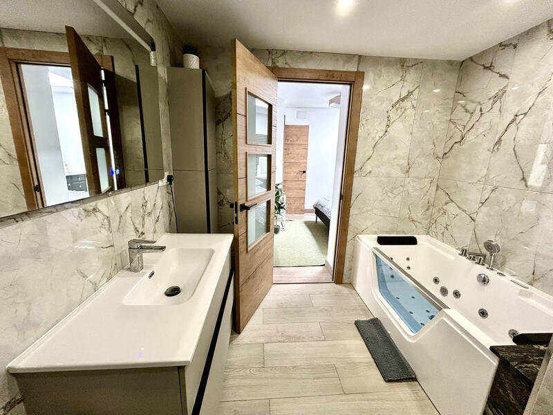 4 soveværelse Byhus til salg