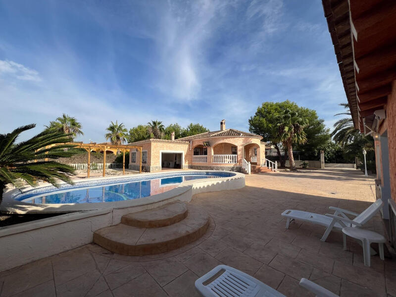 Villa for sale in Dolores, Alicante