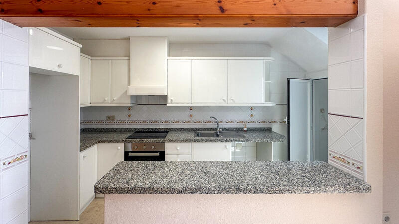 2 bedroom Townhouse for sale