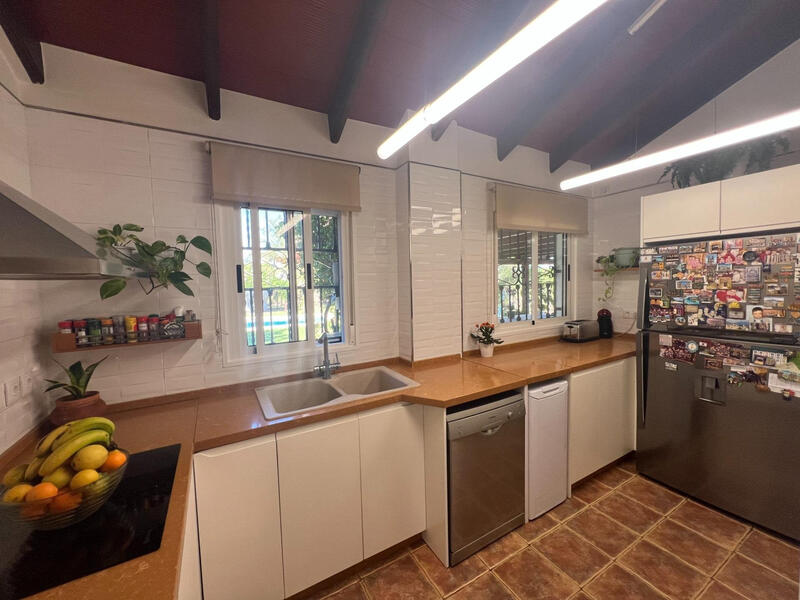 4 bedroom Country House for sale