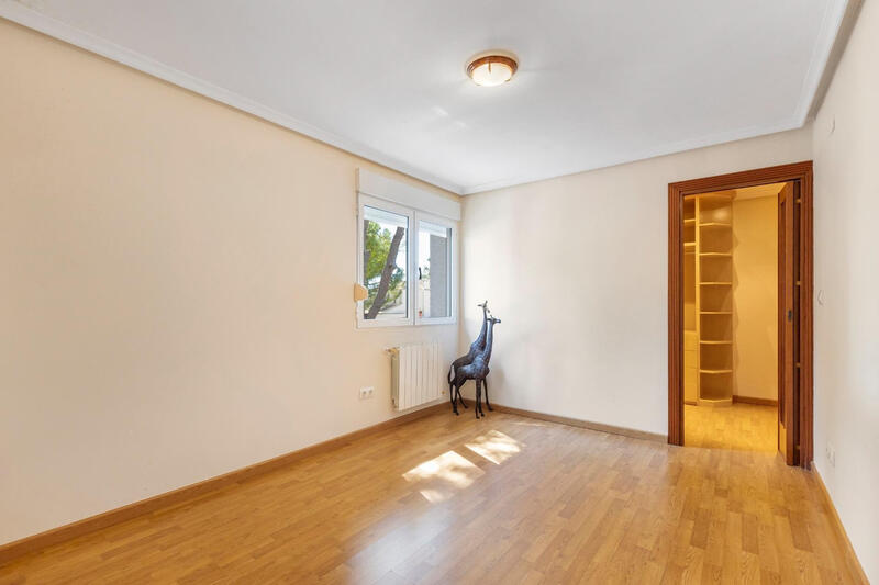 5 bedroom Villa for sale