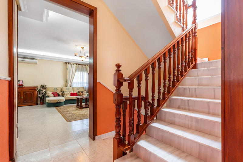 5 bedroom Villa for sale