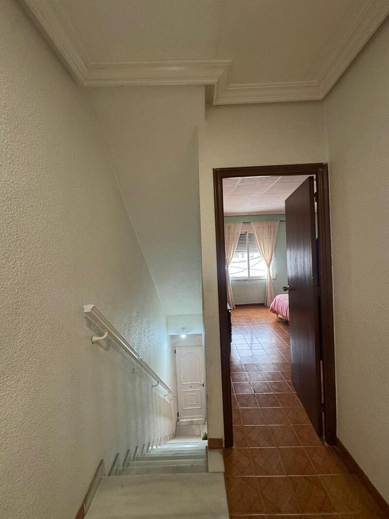 4 спальная комната городская тюрьма продается