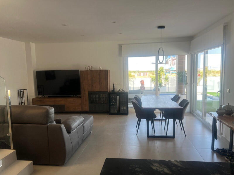 3 bedroom Villa for sale