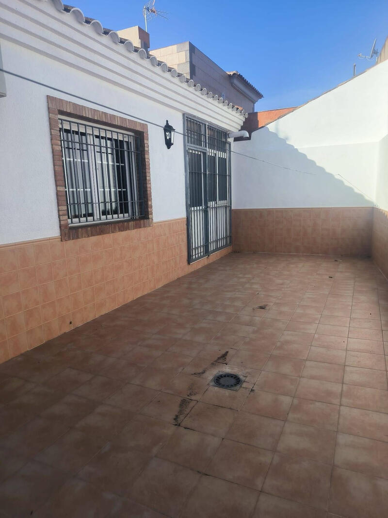 4 спальная комната городская тюрьма продается