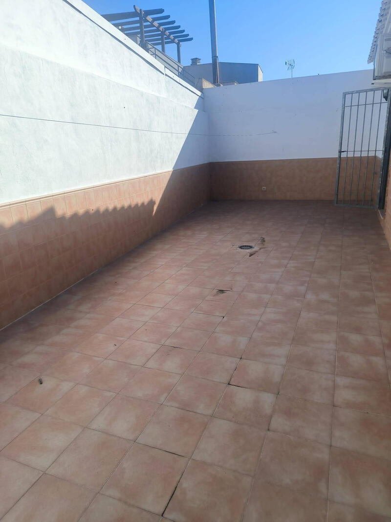 4 спальная комната городская тюрьма продается