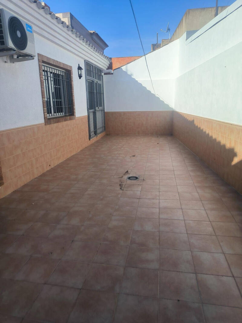 4 спальная комната городская тюрьма продается