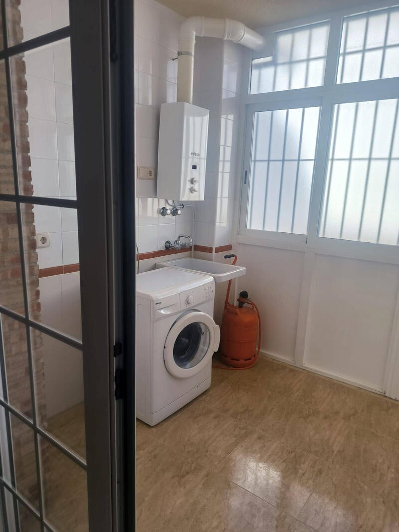 4 спальная комната городская тюрьма продается