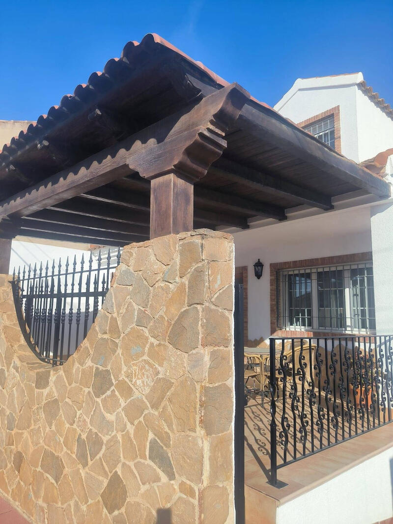 4 спальная комната городская тюрьма продается