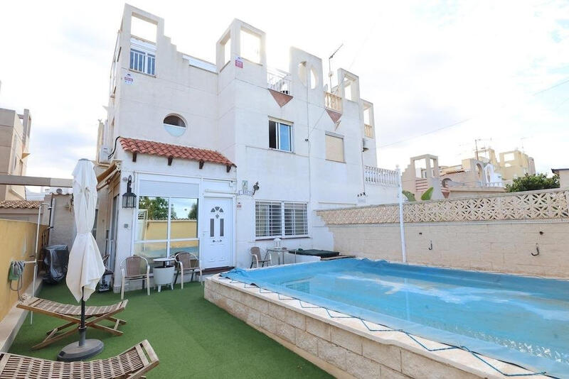 Rekkehus til salgs i Torrevieja, Alicante