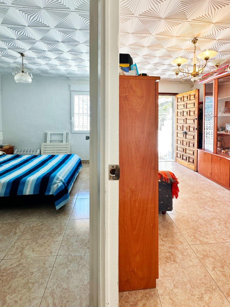 2 спальная комната городская тюрьма продается