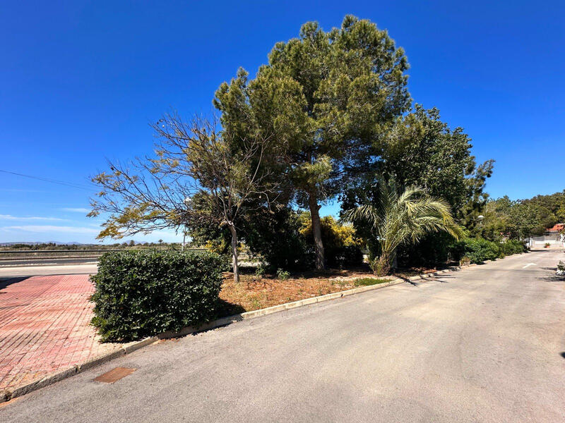 2 спальная комната городская тюрьма продается