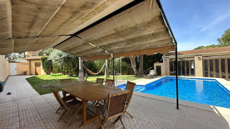 4 Cuarto Villa en venta