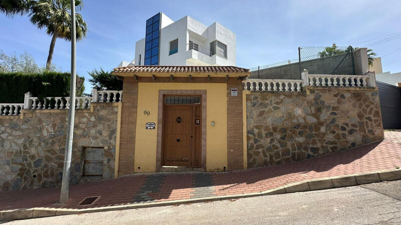 4 Cuarto Villa en venta