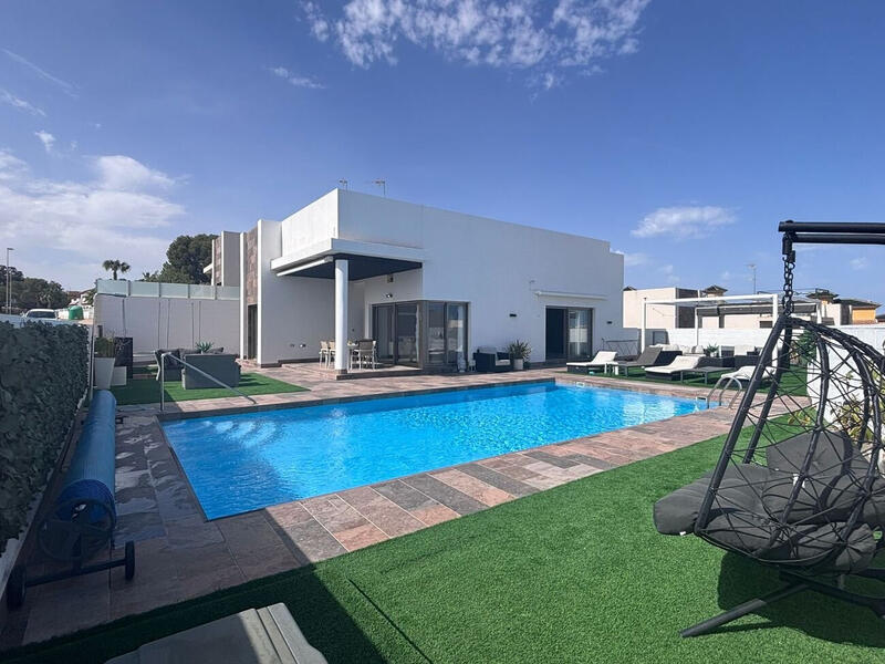 Villa for sale in Villamartin, Alicante