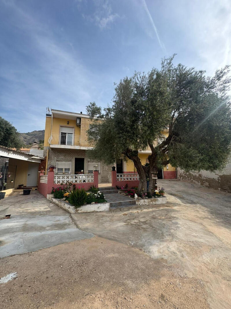 8 bedroom Townhouse for sale