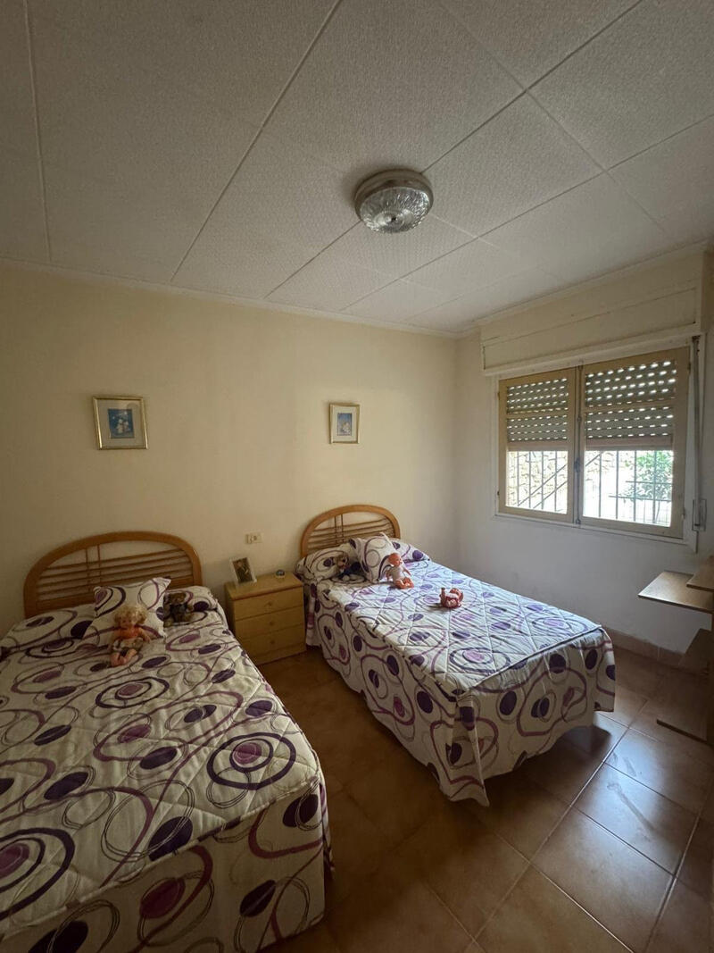 8 bedroom Townhouse for sale