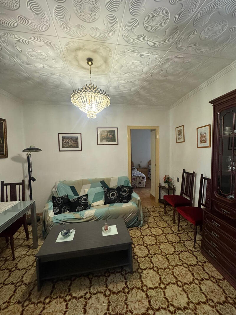 8 bedroom Townhouse for sale