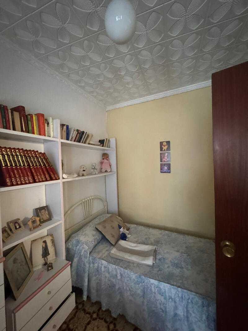8 bedroom Townhouse for sale