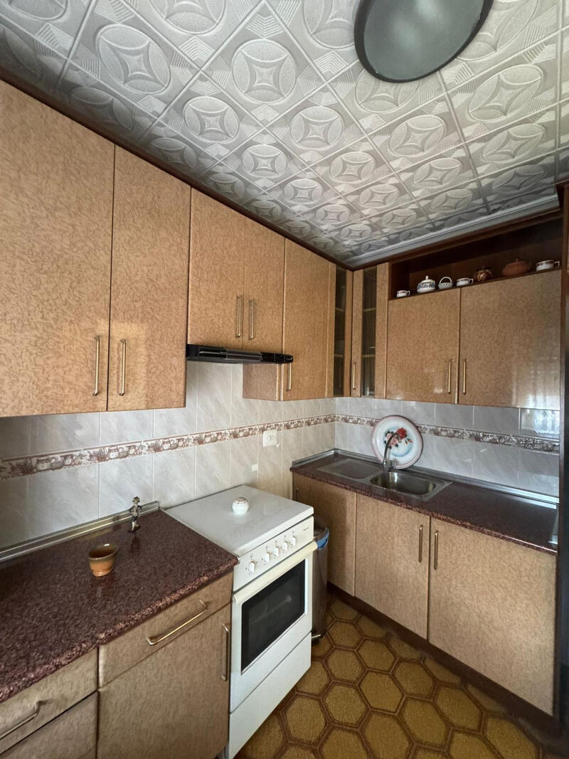 8 bedroom Townhouse for sale